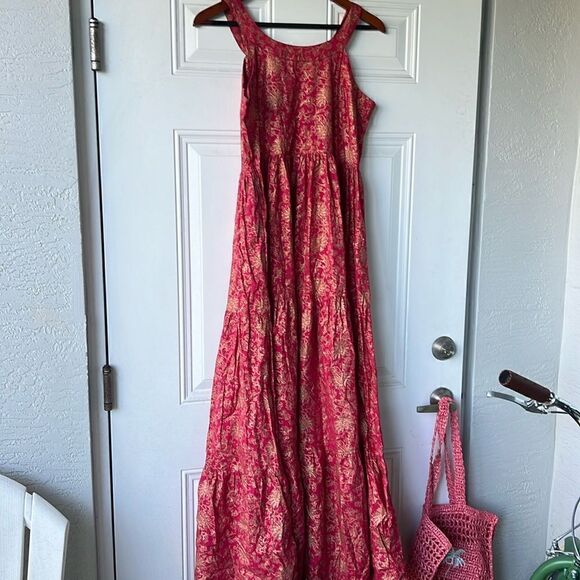 Beautiful NEW Red and Gold Maxi Dress - Beautiful Sleeveles Dress - Size Small - Picture 1 of 5